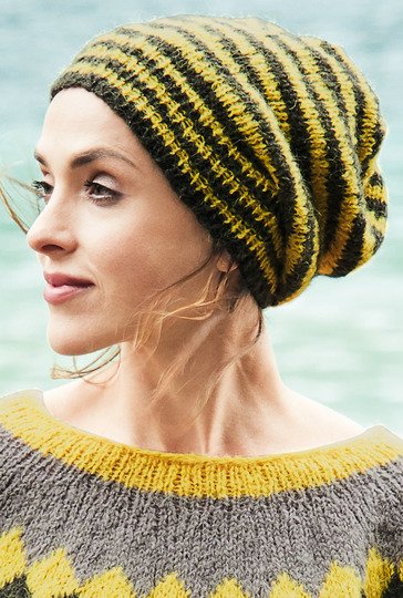 Strickanleitung: Tunika mit Jacquard-Rundpasse und Mütze in Braun und Gelb