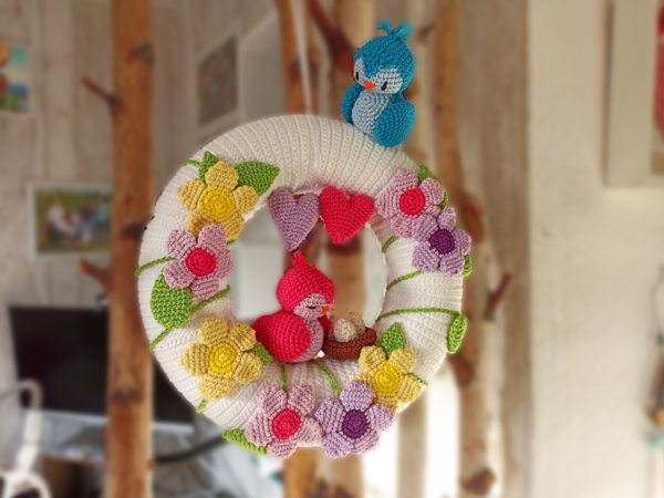 Decorate your front door for spring - crochet door wreath with flowers