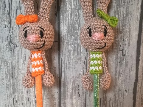 Ein Hase als Stiftehocker :)