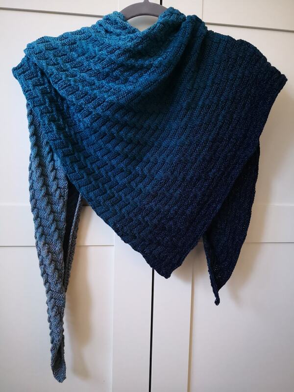 Shioma -  Zopfoptik ohne zu zopfen,  gestricktes Tuch