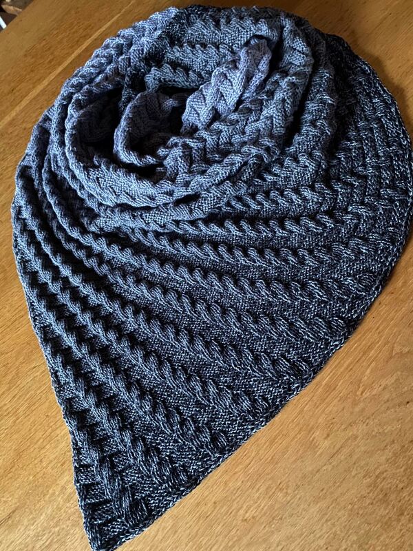 Shioma -  Zopfoptik ohne zu zopfen,  gestricktes Tuch - Bild 12