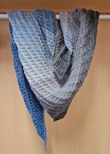 Shioma -  Zopfoptik ohne zu zopfen,  gestricktes Tuch
