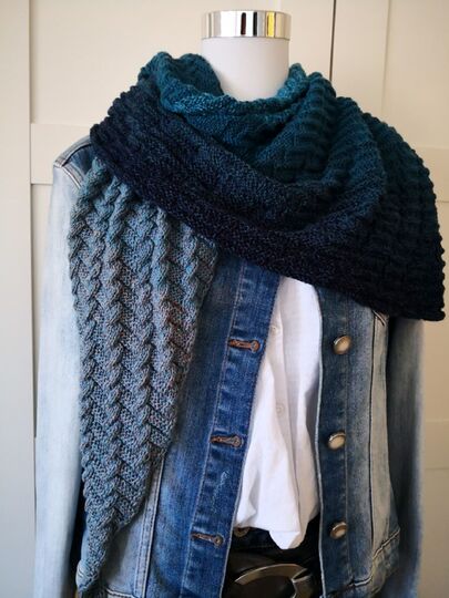 Shioma -  Zopfoptik ohne zu zopfen,  gestricktes Tuch