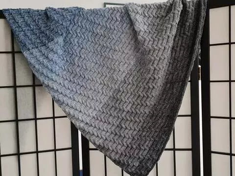 Shioma -  Zopfoptik ohne zu zopfen,  gestricktes Tuch