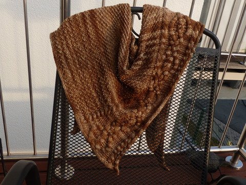 Anleitung Assymetrisches Dreiecktuch "Knotted"