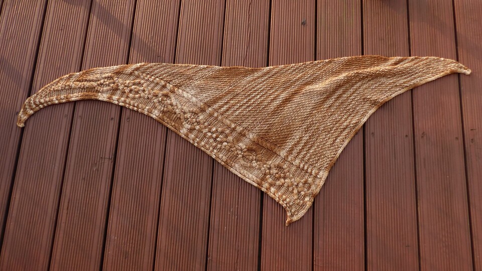 Anleitung Assymetrisches Dreiecktuch "Knotted" für Linkshänder