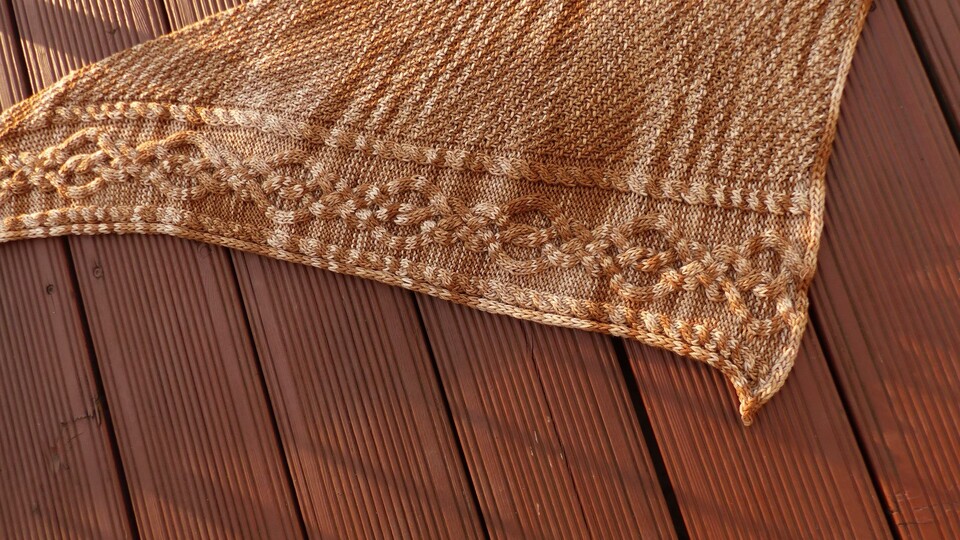 Anleitung Assymetrisches Dreiecktuch "Knotted" für Linkshänder