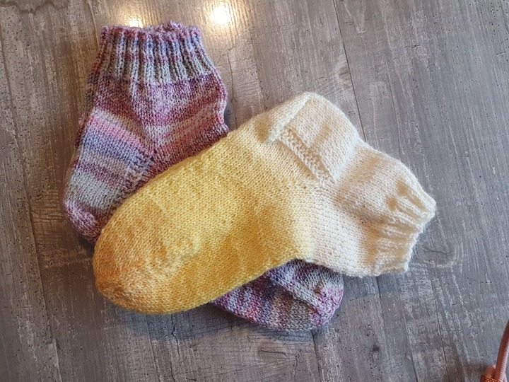 Strickanleitung Sneaker Socken mit Bündchen!
