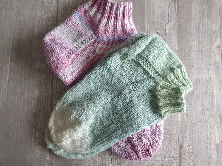 Strickanleitung Sneaker Socken mit Bündchen!