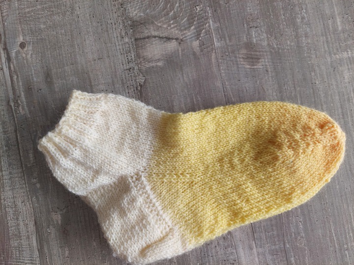 Strickanleitung Sneaker Socken mit Bündchen!