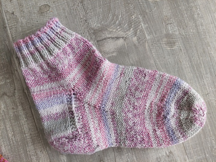 Strickanleitung Sneaker Socken mit Bündchen!