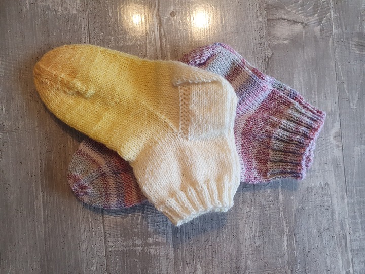 Strickanleitung Sneaker Socken mit Bündchen!
