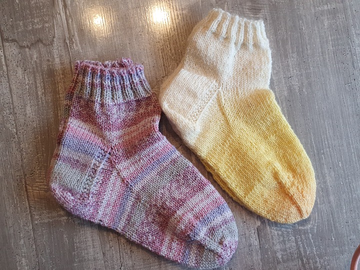 Strickanleitung Sneaker Socken mit Bündchen!