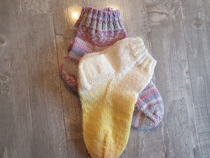 Strickanleitung Sneaker Socken mit Bündchen!