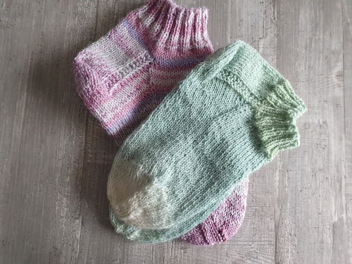 Strickanleitung Sneaker Socken mit Bündchen!