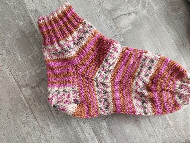 Strickanleitung Sneaker Socken mit Bündchen!