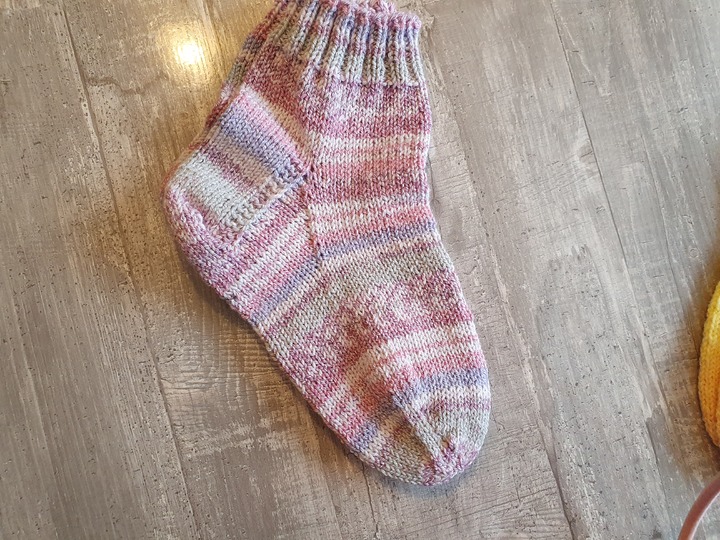 Strickanleitung Sneaker Socken mit Bündchen!