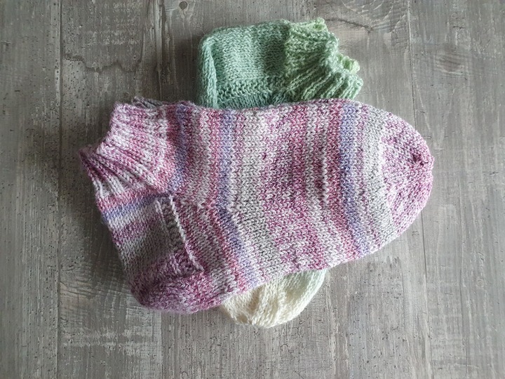 Strickanleitung Sneaker Socken mit Bündchen!