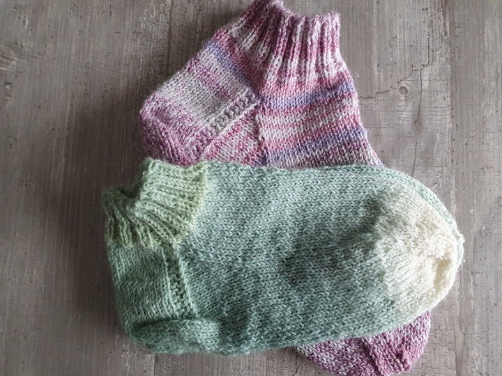 Strickanleitung Sneaker Socken mit Bündchen!