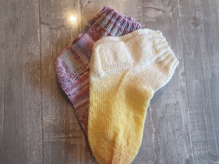 Strickanleitung Sneaker Socken mit Bündchen!