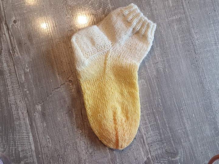 Strickanleitung Sneaker Socken mit Bündchen!