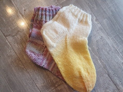 Strickanleitung Sneaker Socken mit Bündchen!