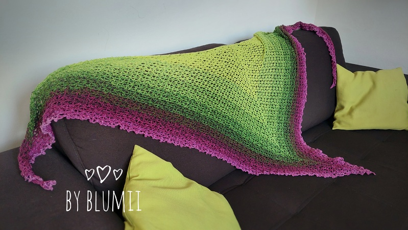 Triangular Scarf "Wild Wine"