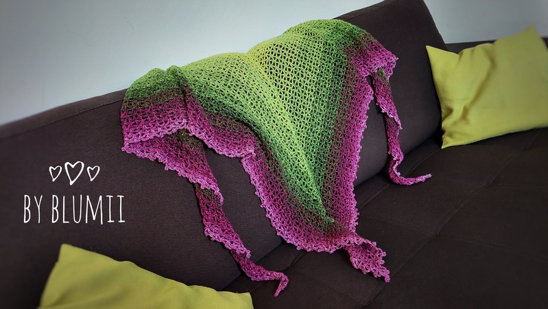 Triangular Scarf "Wild Wine"