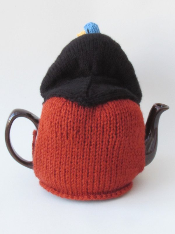 Photographer Tea Cosy Knitting Pattern - Image 9