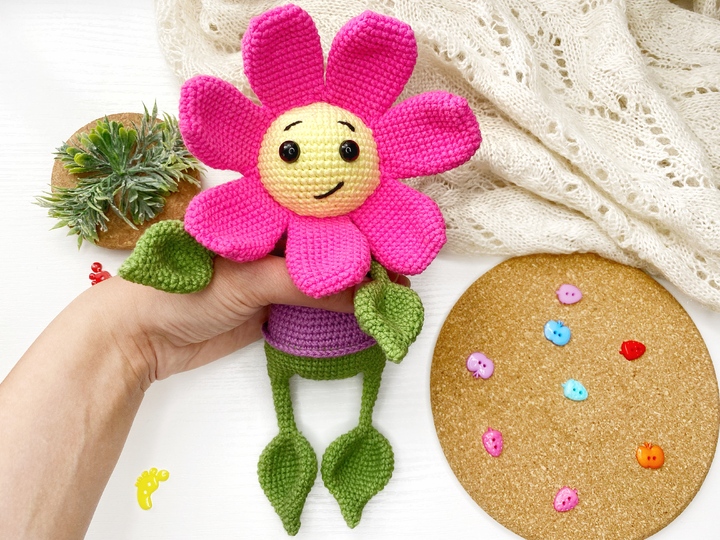 Crochet Pattern Amigurumi flower. Crochet amigurumi pattern flower.