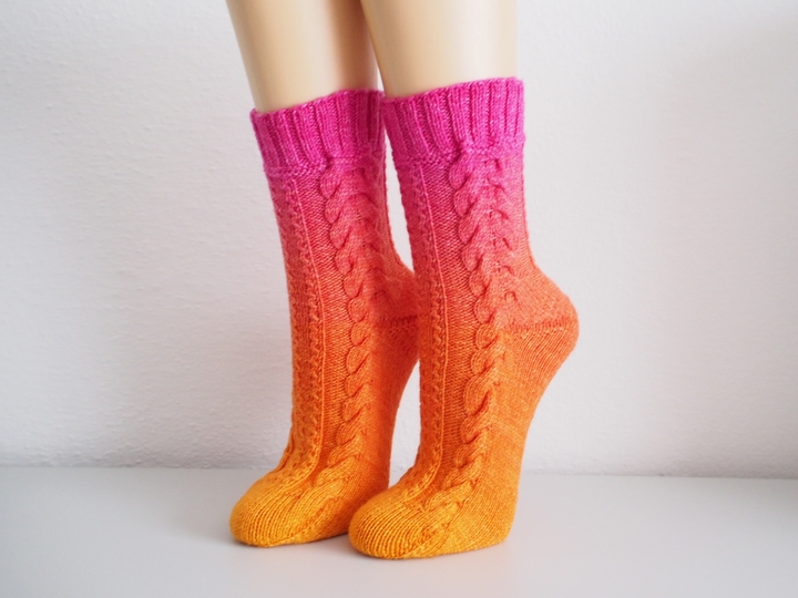 Samba - Socks with cable pattern