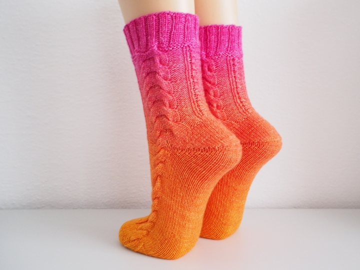 Samba - Socks with cable pattern