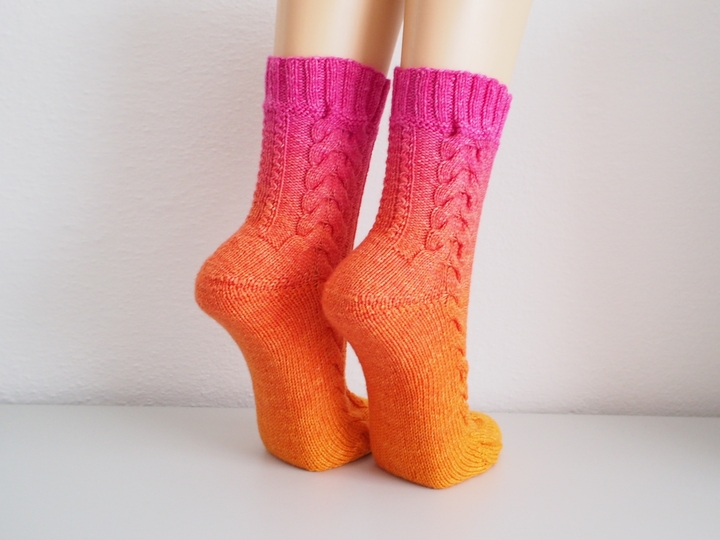 Samba - Socks with cable pattern