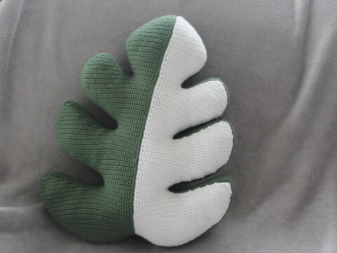 Monstera Kissen – Häkelanleitung für ein Blatt-Kissen, ca. 50 cm (Deko)