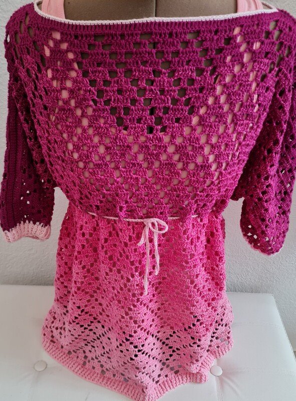Häkel-Tunika Damen, Ajourmuster, Farbverlauf Fuchsia zu Rosa, 3/4-Ärmel, Taillenschnürung