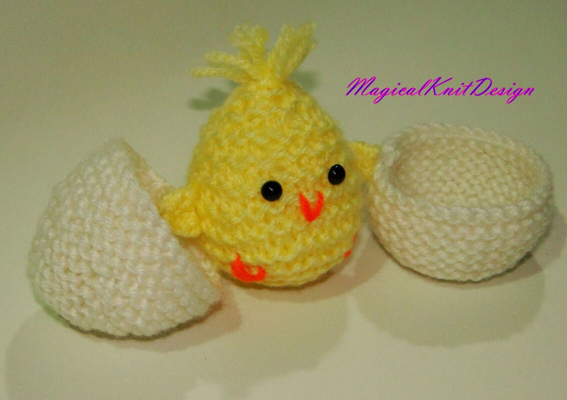 Kiki and his eggshell Easter chick and egg knitting pattern