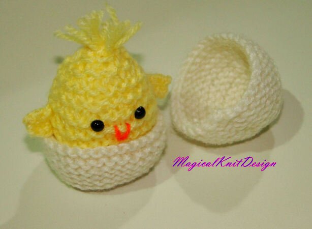 Kiki and his eggshell Easter chick and egg knitting pattern
