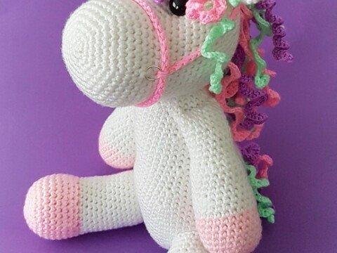 Einhorn Kimberly Häkelanleitung