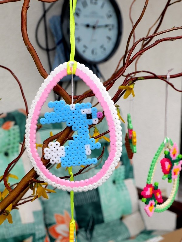 Osteranhänger und Blumenstecker aus Bügelperlen