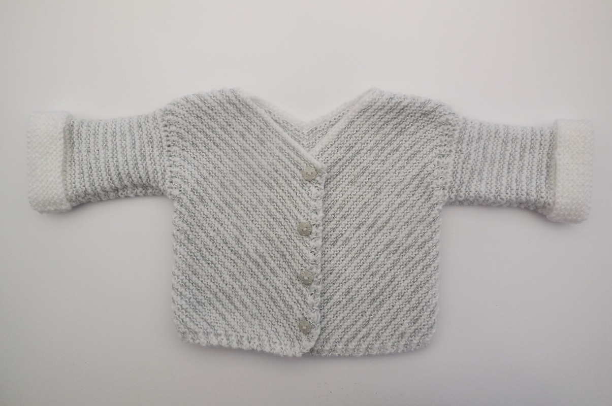 Schräg gestricktes Jäckchen "Lisa"