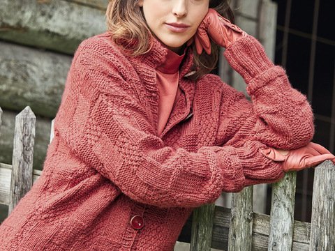 Strickanleitung: Rote Jacke im Strukturmuster