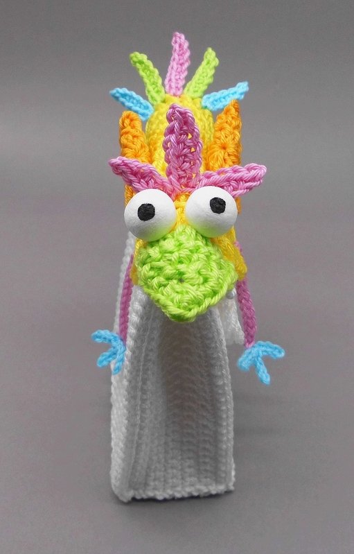 Gift bag Colorful bird - simply from scraps of yarn