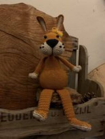 Häkelanleitung für die Spieluhr Hanna der hoppelnde Hase