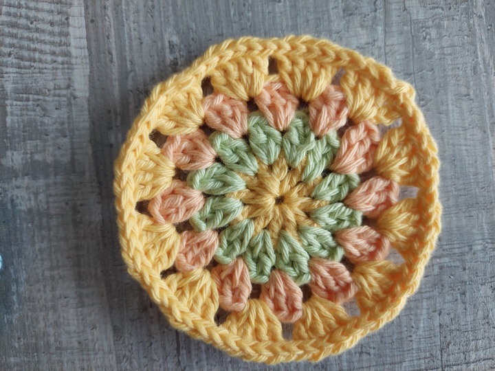 Häkelanleitung bunte Untersetzer für den Ostertisch!