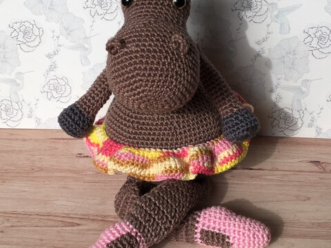 Häkelanleitung für die Spieluhr Grace - das tanzende Nilpferd