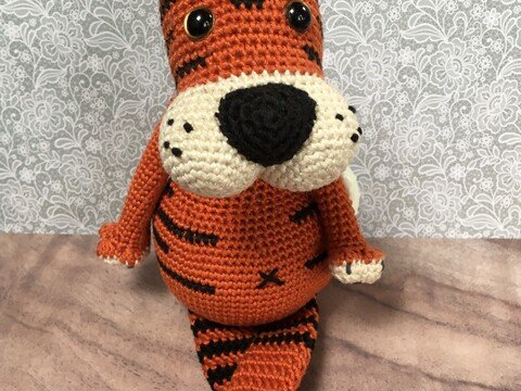 Häkelanleitung für die Spieluhr Leonardo der taktvolle Tiger