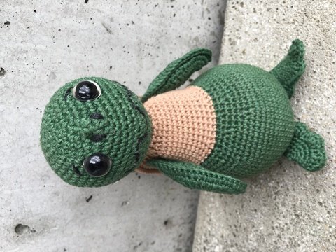 Häkelanleitung für die Spieluhr Samu die reiselustige Schildkröte