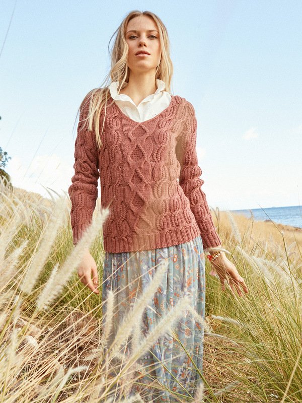 Strickanleitung: Aparter, klassisch geschnittener Zopfmusterpulli