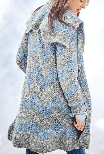 Strickanleitung: Lange Hellgrau/blaue Jacke mit Zackenmuster