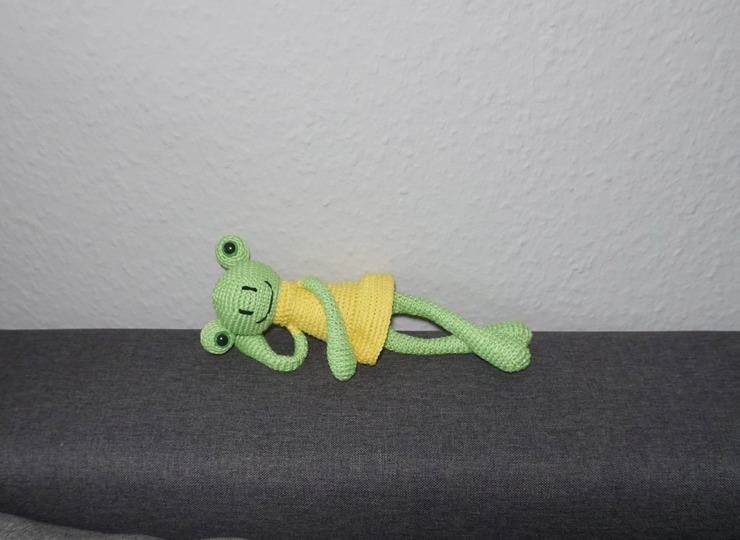 Amigurumi Häkelanleitung für das Froschmädchen Linda
